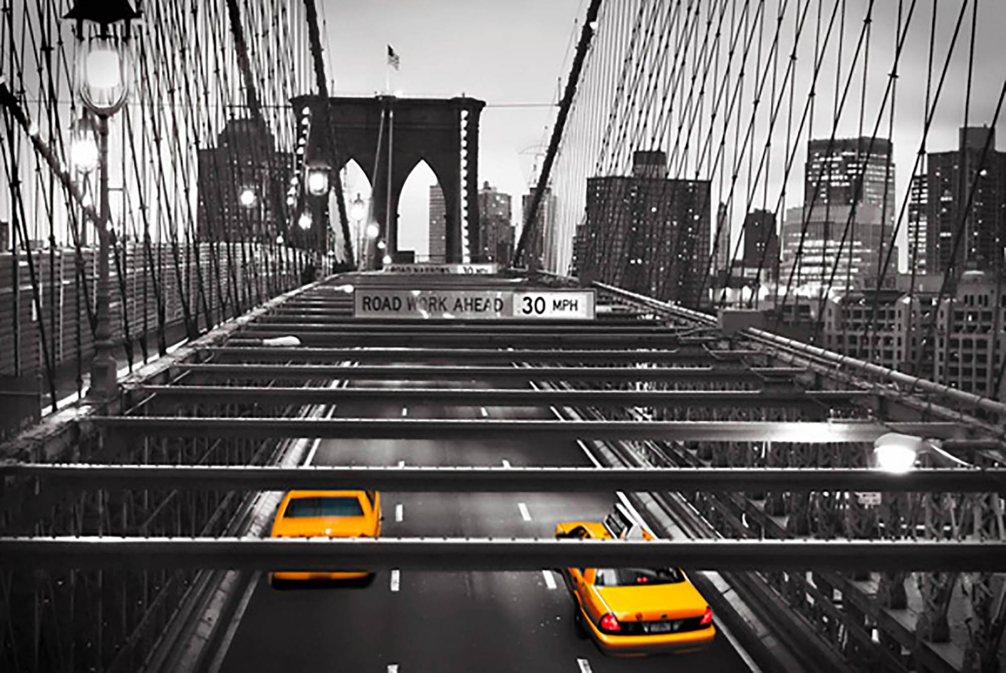 Taxi en el puente de Brooklyn, Nueva York