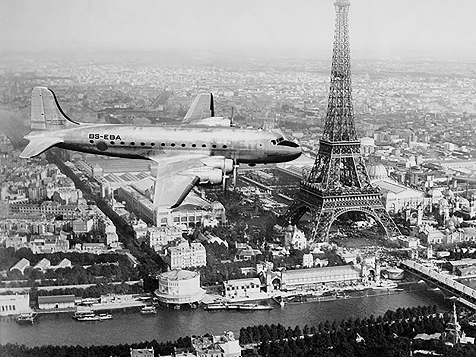 Avión sobre París