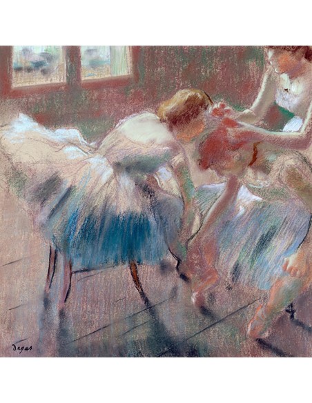 Tres bailarines preparándose para la clase