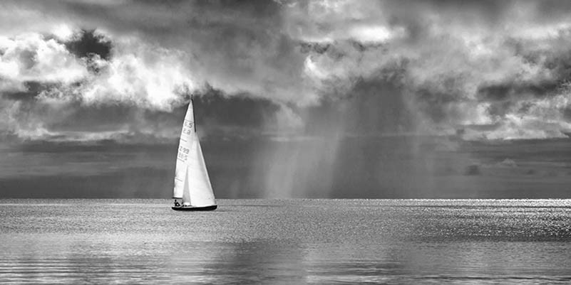 Navegando en un mar de plata (BW)