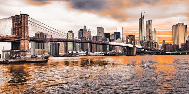 Puente de Brooklyn y el Bajo Manhattan al atardecer, Nueva York