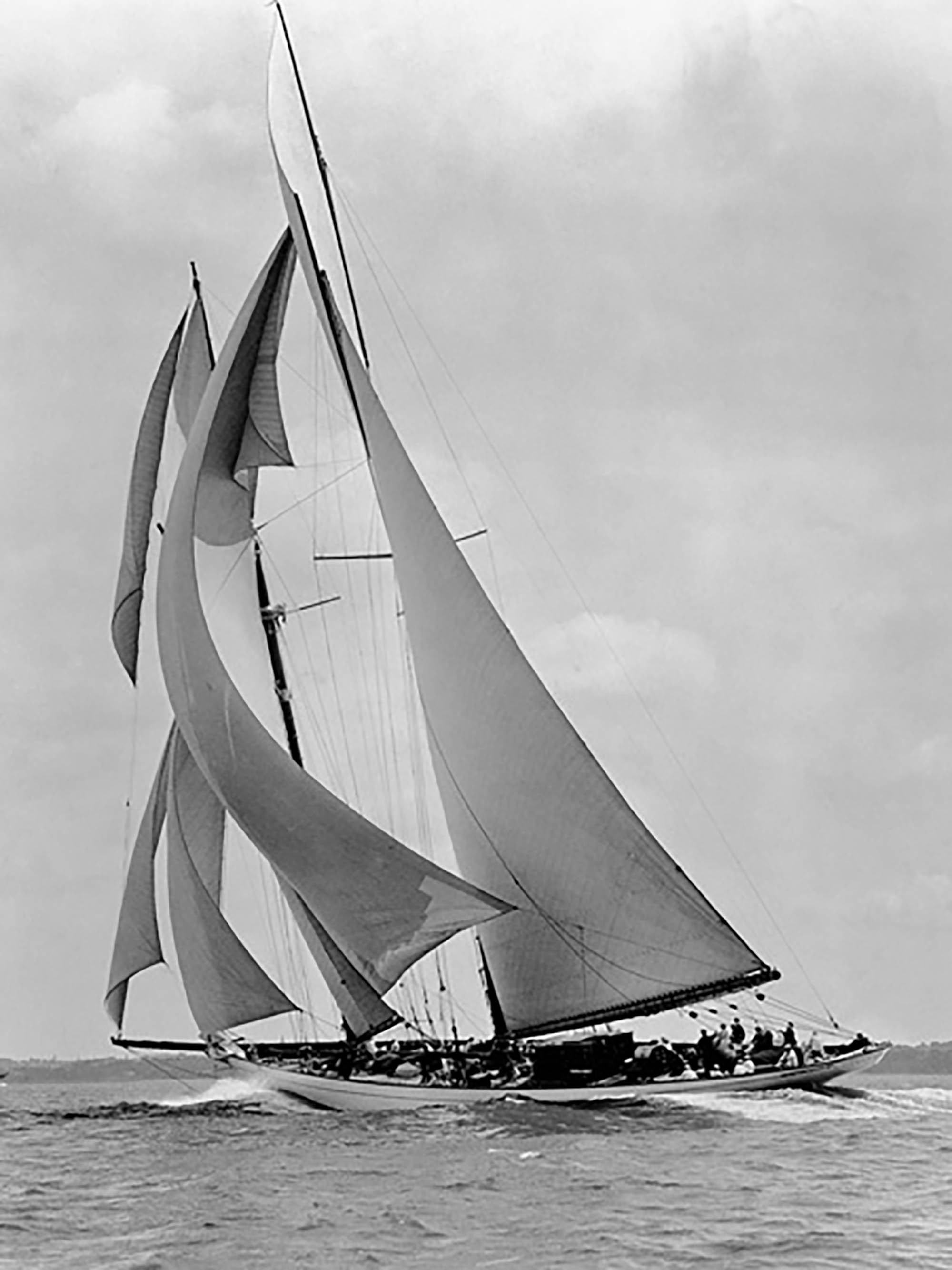 La goleta Half Moon navegando, década de 1910