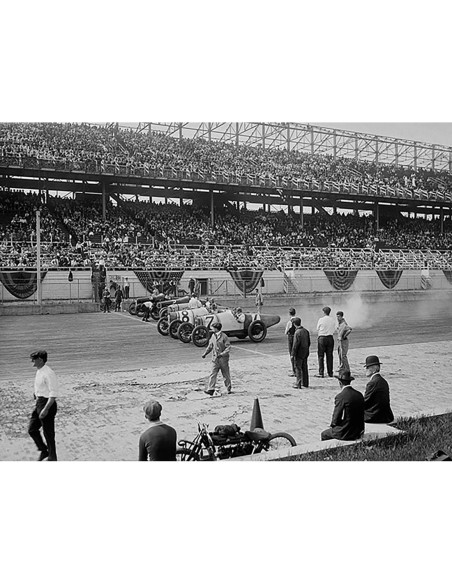 Autos en la línea de salida del hipódromo de Sheepshead Bay, Nueva York, 1918