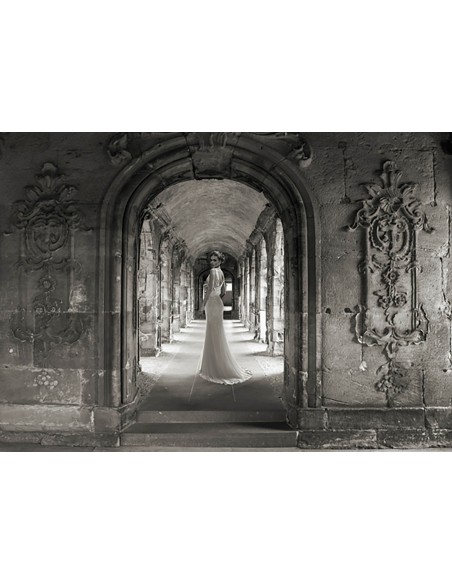 Bajo una columnata romana