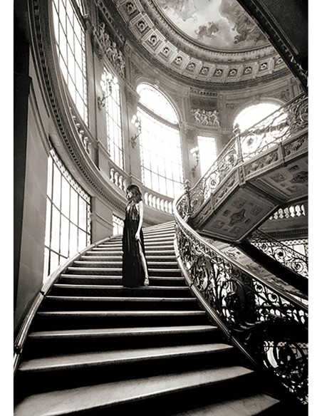 Mujer en la escalera