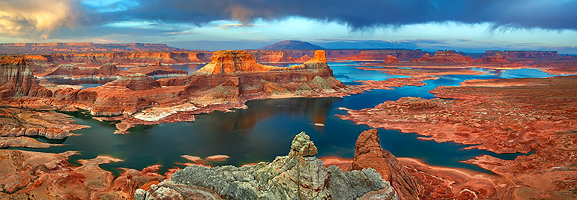 Punta Alstrom en el lago Powell, Utah