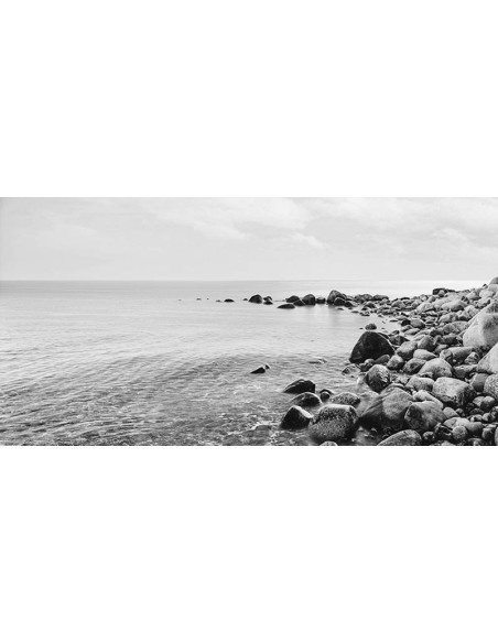 Guijarros en la playa (blanco y negro)