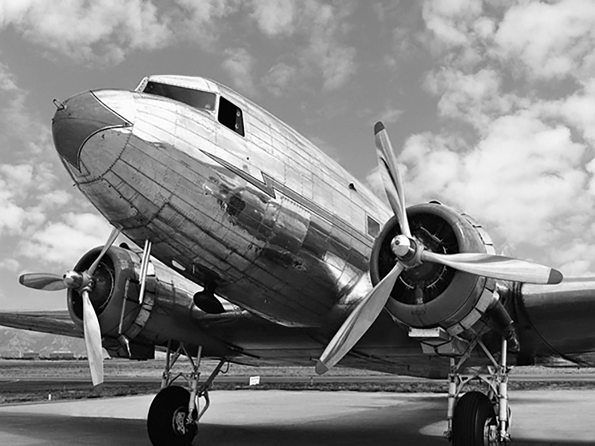 DC 3 en un aeródromo, Arizona