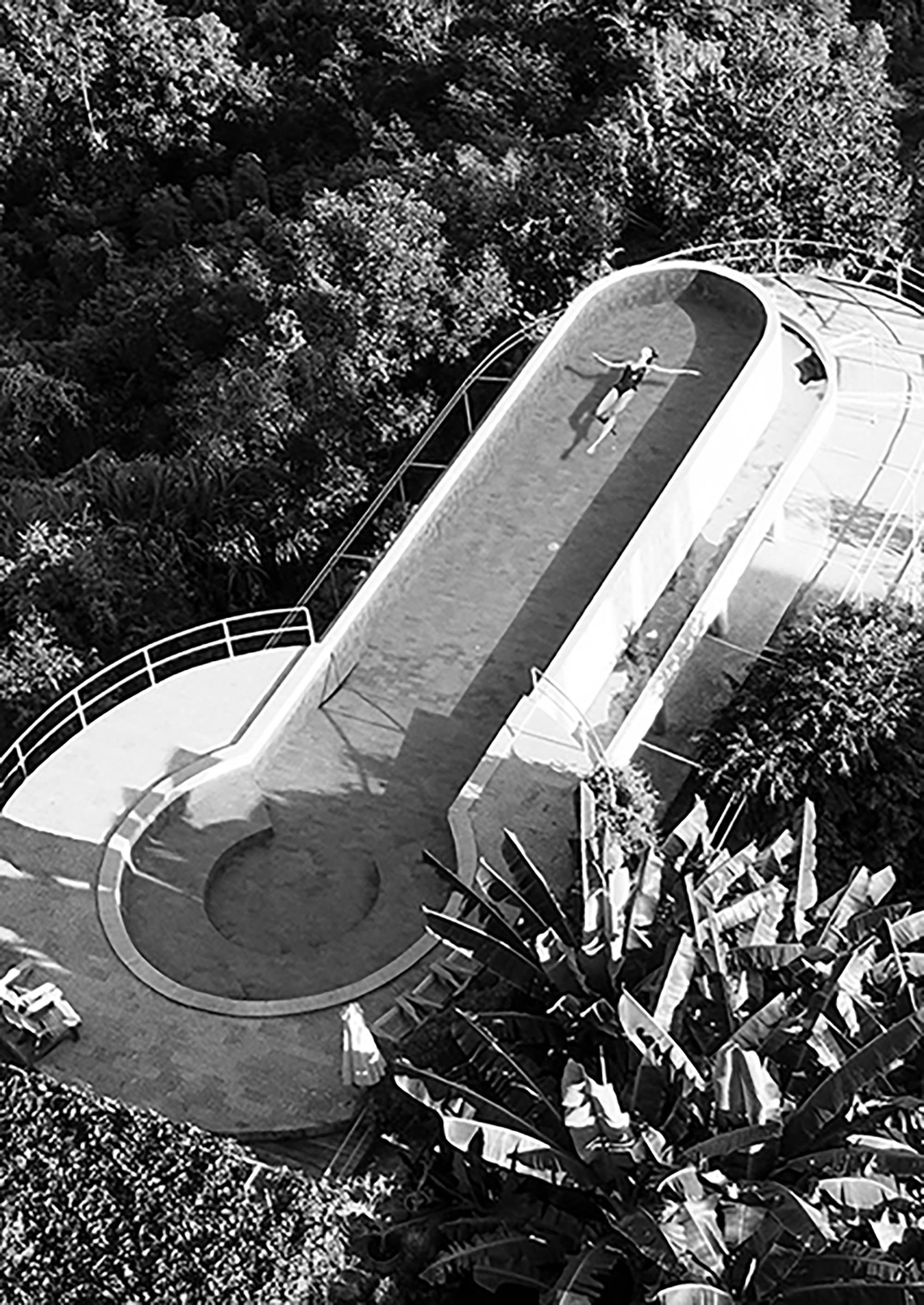 La piscina I (blanco y negro)