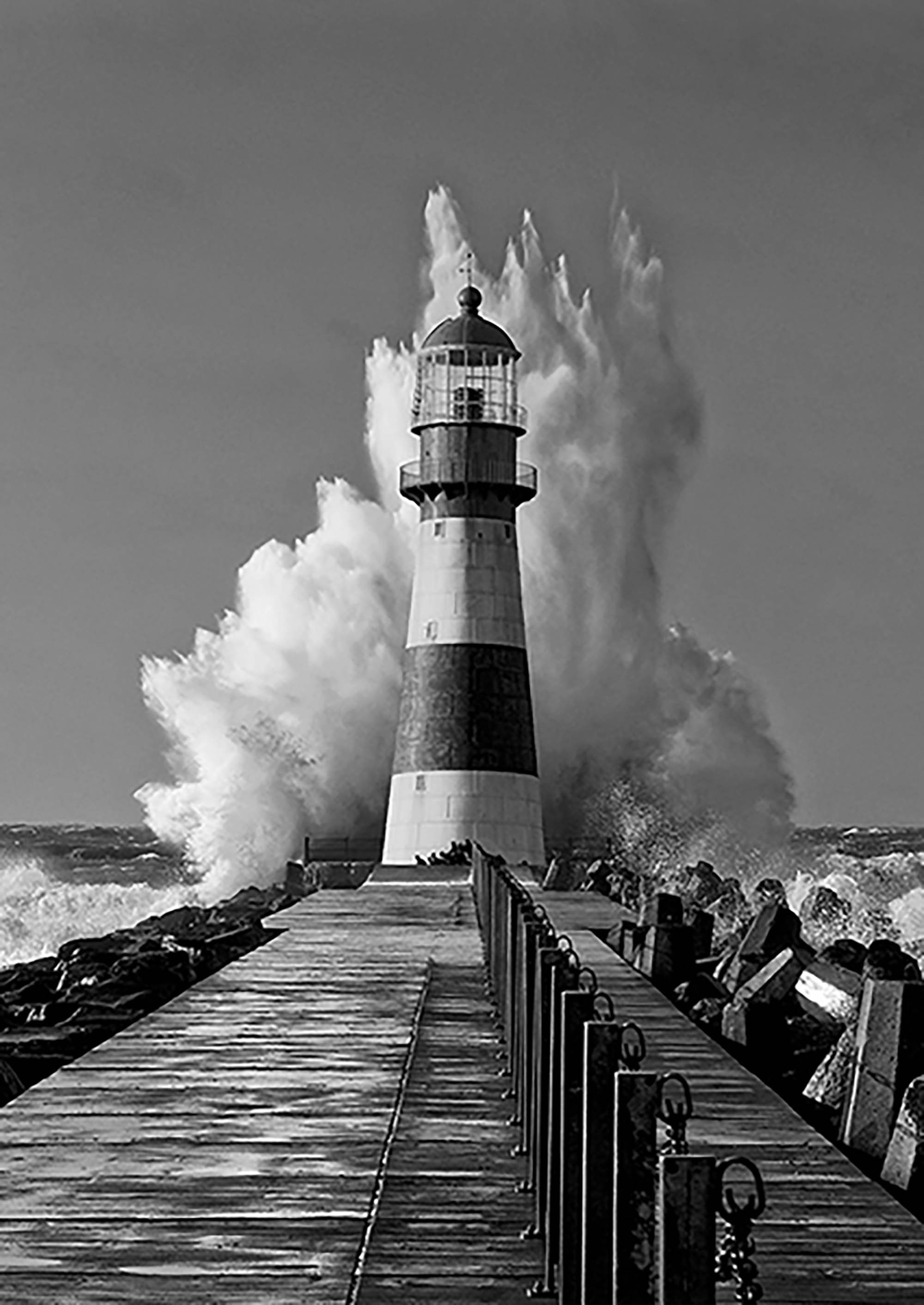Faro en el mar Mediterráneo (detalle, blanco y negro)