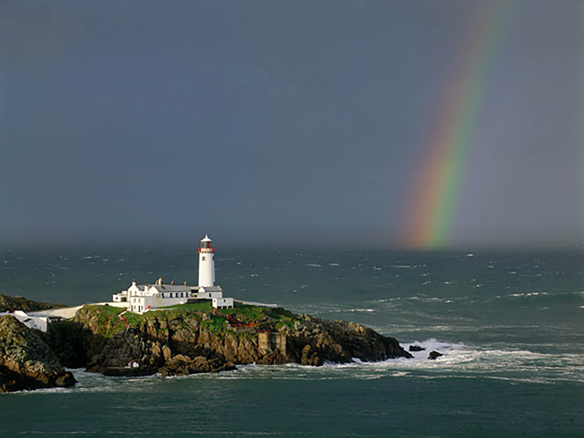 Arco iris sobre Fanad-Head, Irlanda