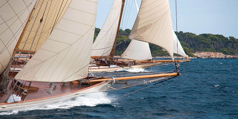 Veleros antiguos en regata