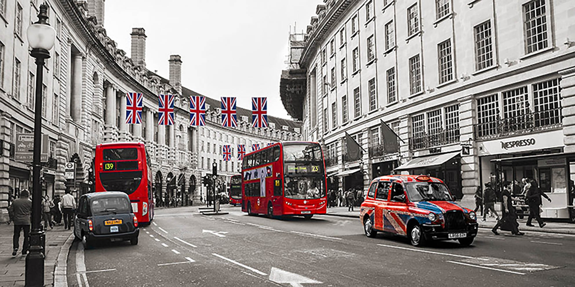 Autobuses y taxis en Oxford Street, Londres