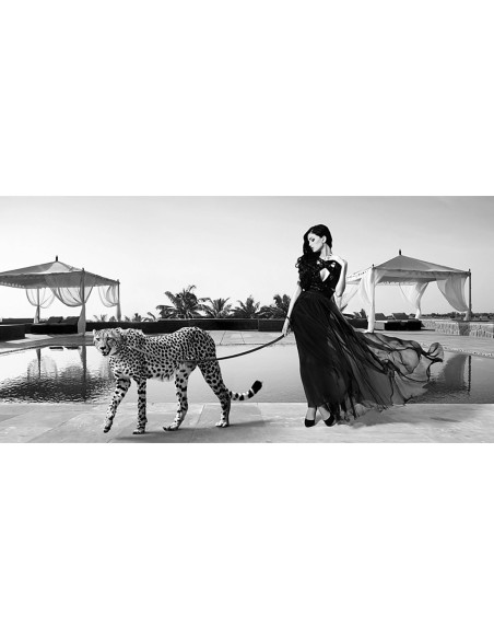 Mujer con guepardo