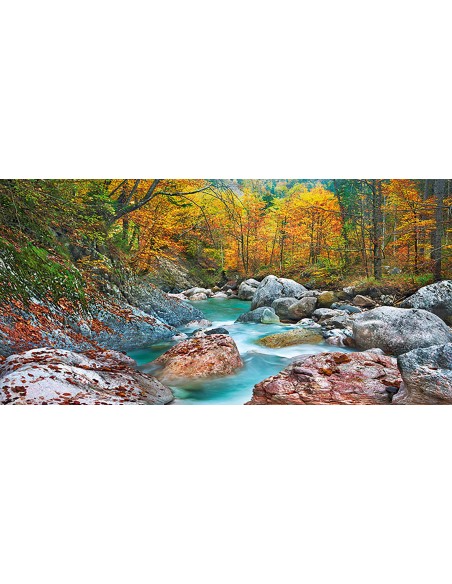 Arroyo de montaña y rocas, Carintia, Austria