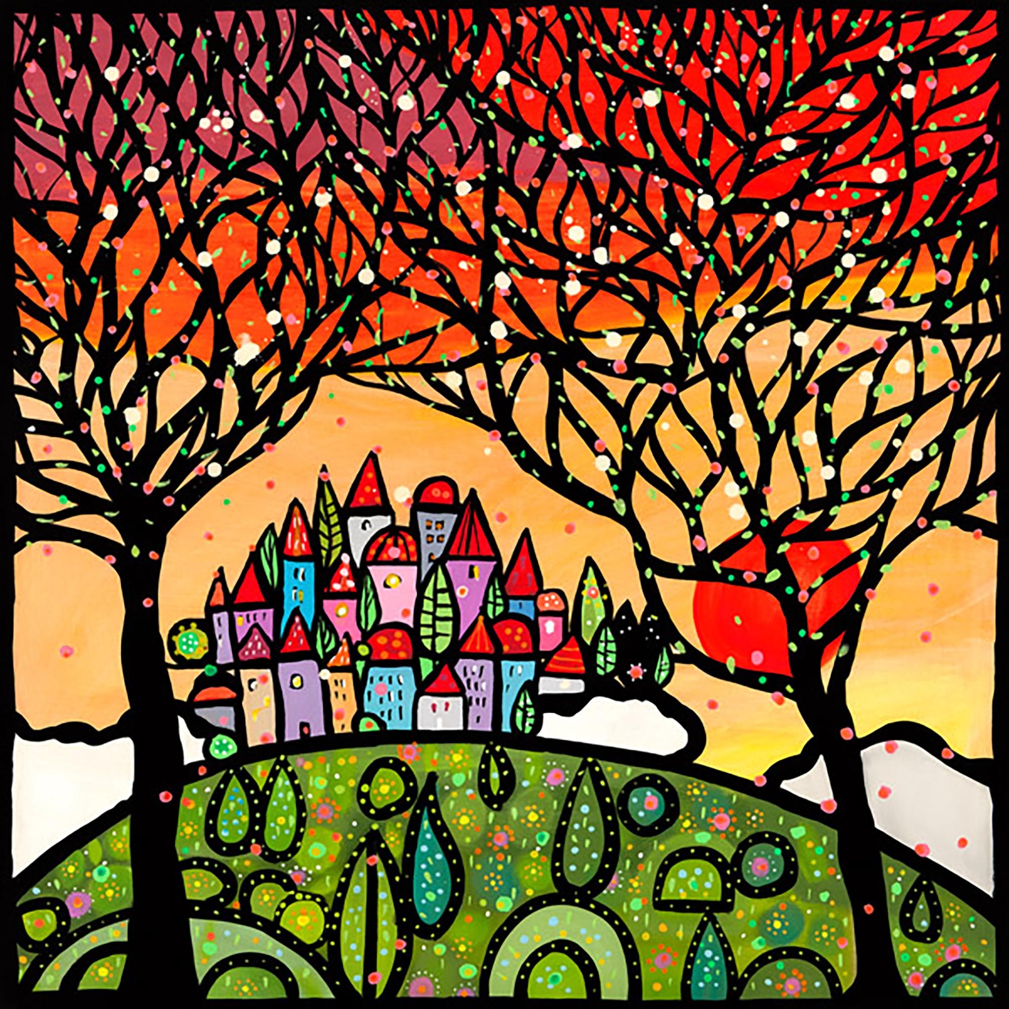 Los árboles miran el pueblo al atardecer.